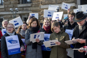 Foto Auftakt Unterschriftensammlung Vertrauenspersonen unterschreiben 21.2.218