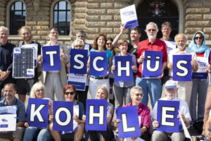 Foto Tschüss Kohle Übergabe Unterschriften Rathaus II (c) Daniel Müller